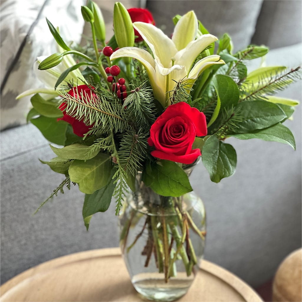 Sparkling Snowflakes Bouquet – ILLUSIONS FLORAL & GIFTS LLC, Marshfield WI