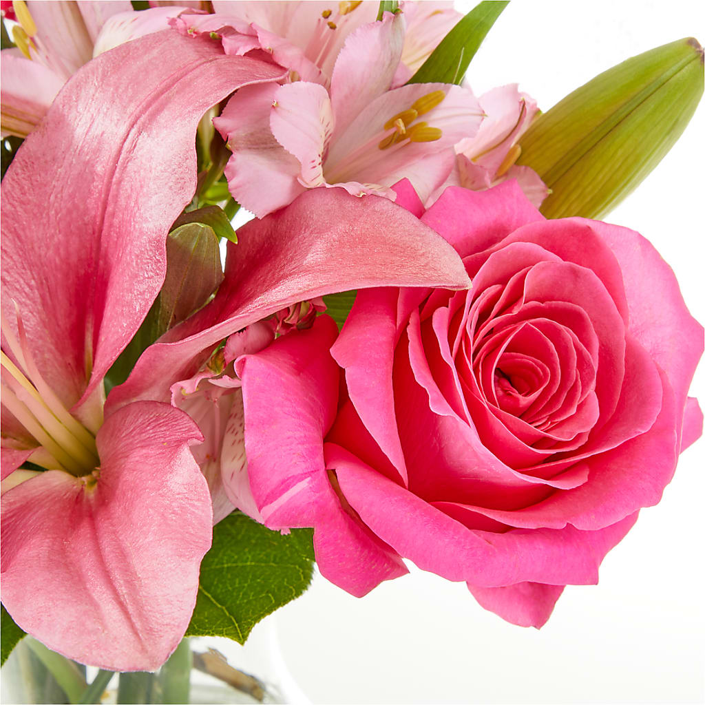 Lots of Love Bouquet – ILLUSIONS FLORAL & GIFTS LLC, Marshfield WI